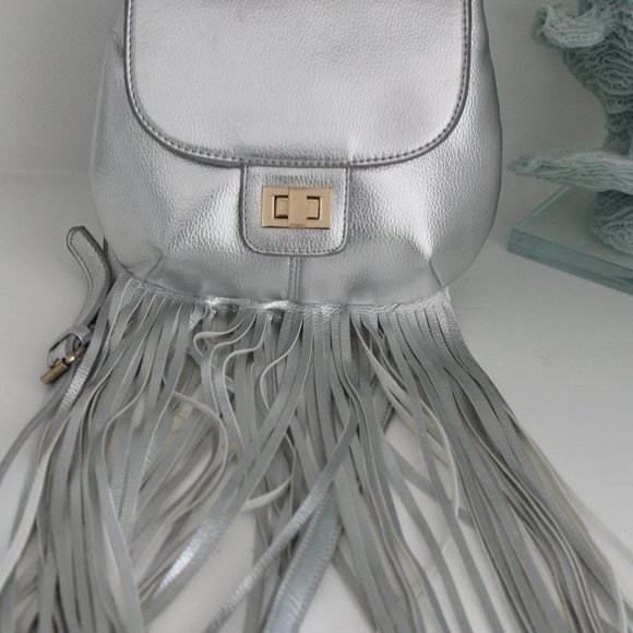 NEW Expressions NY Fringe Crossbody Purse METALLIC Silver Mini Retro Bag - Picture 8 of 11